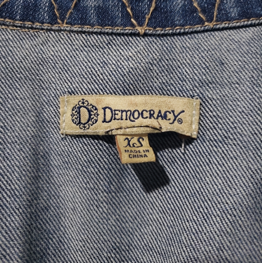 Democracy Frayed Denim Jacket Small 100% Cotton - Picture 8 of 9